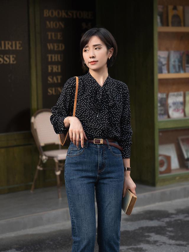 {易七娛樂老虎機}(40岁女人时尚服装搭配图)